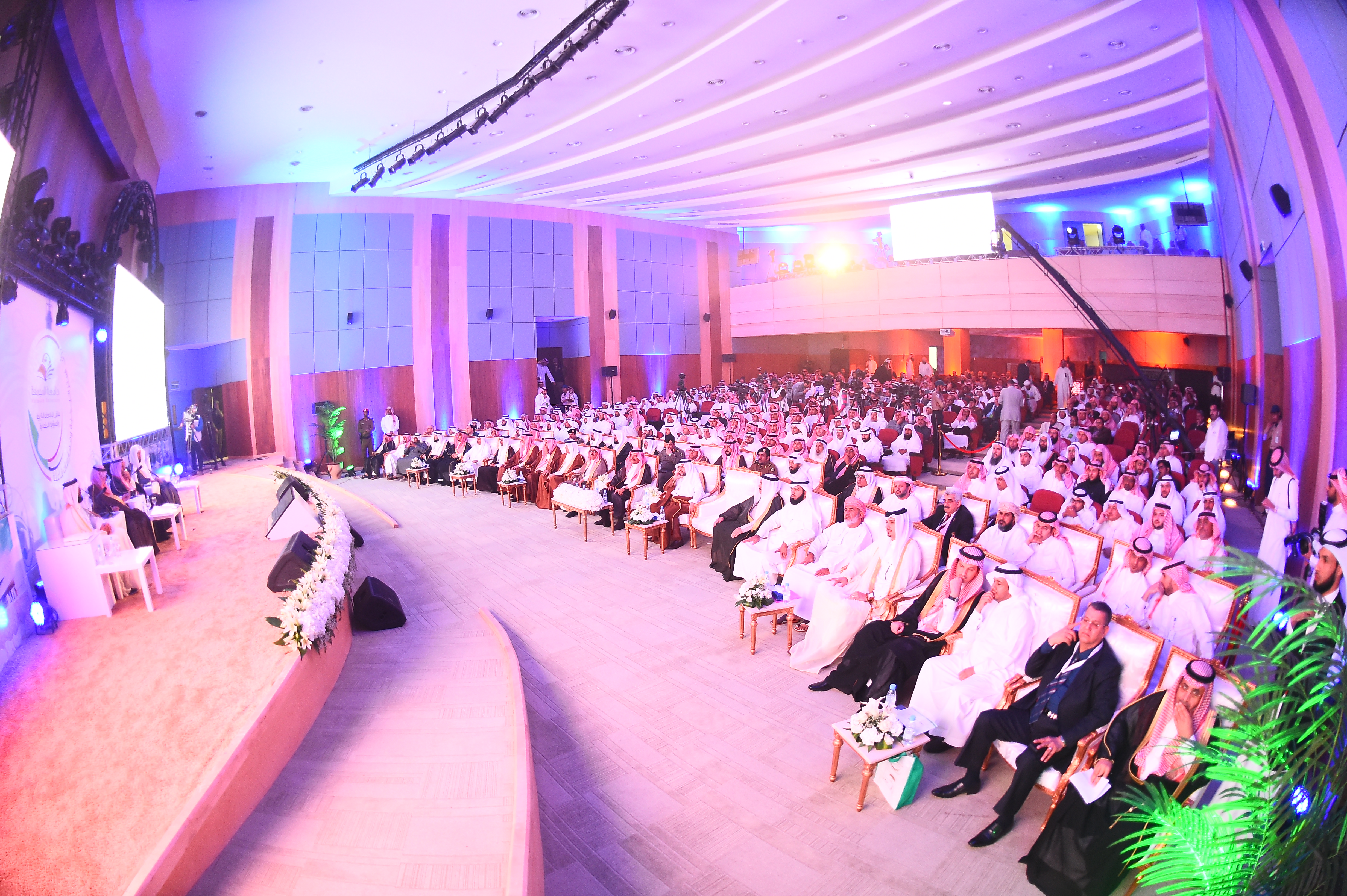 الجامعة تطلق فعاليات ملتقى الجامعات الخليجية والمسؤولية الاج…