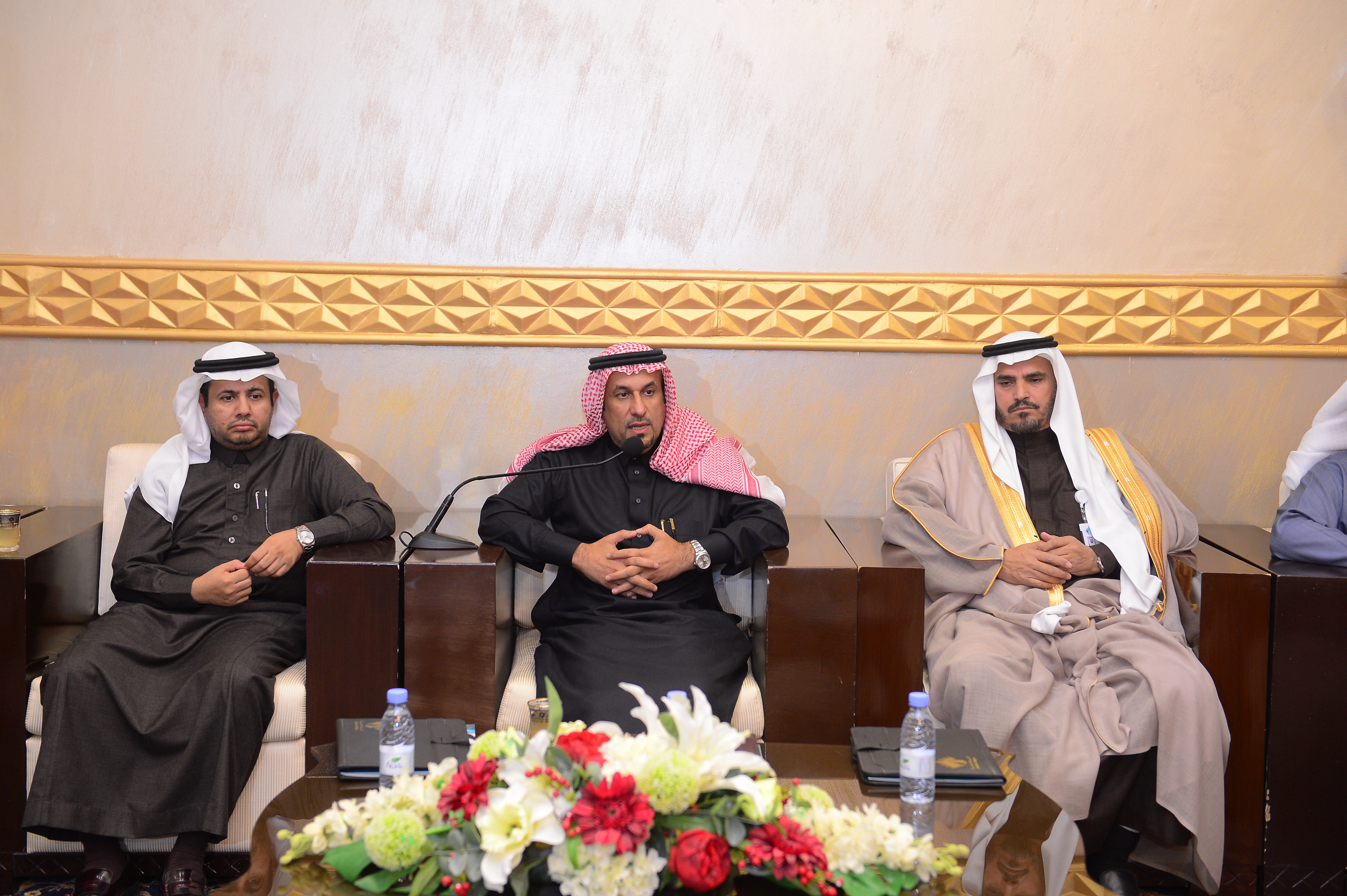 الجامعة توقع اتفاقية تعاون مع كليات عنيزة الأهلية