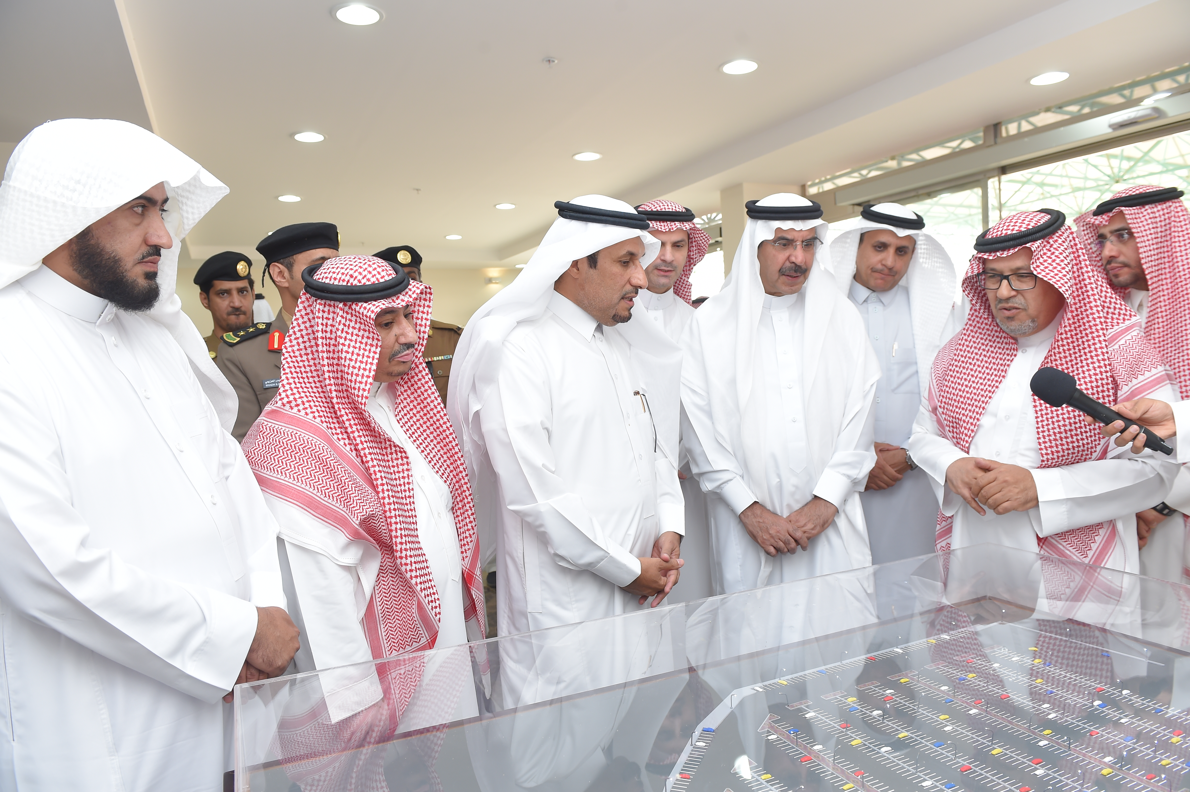 معالي مدير الجامعة يفتتح المباني العاجلة بكلية العلوم والدرا…