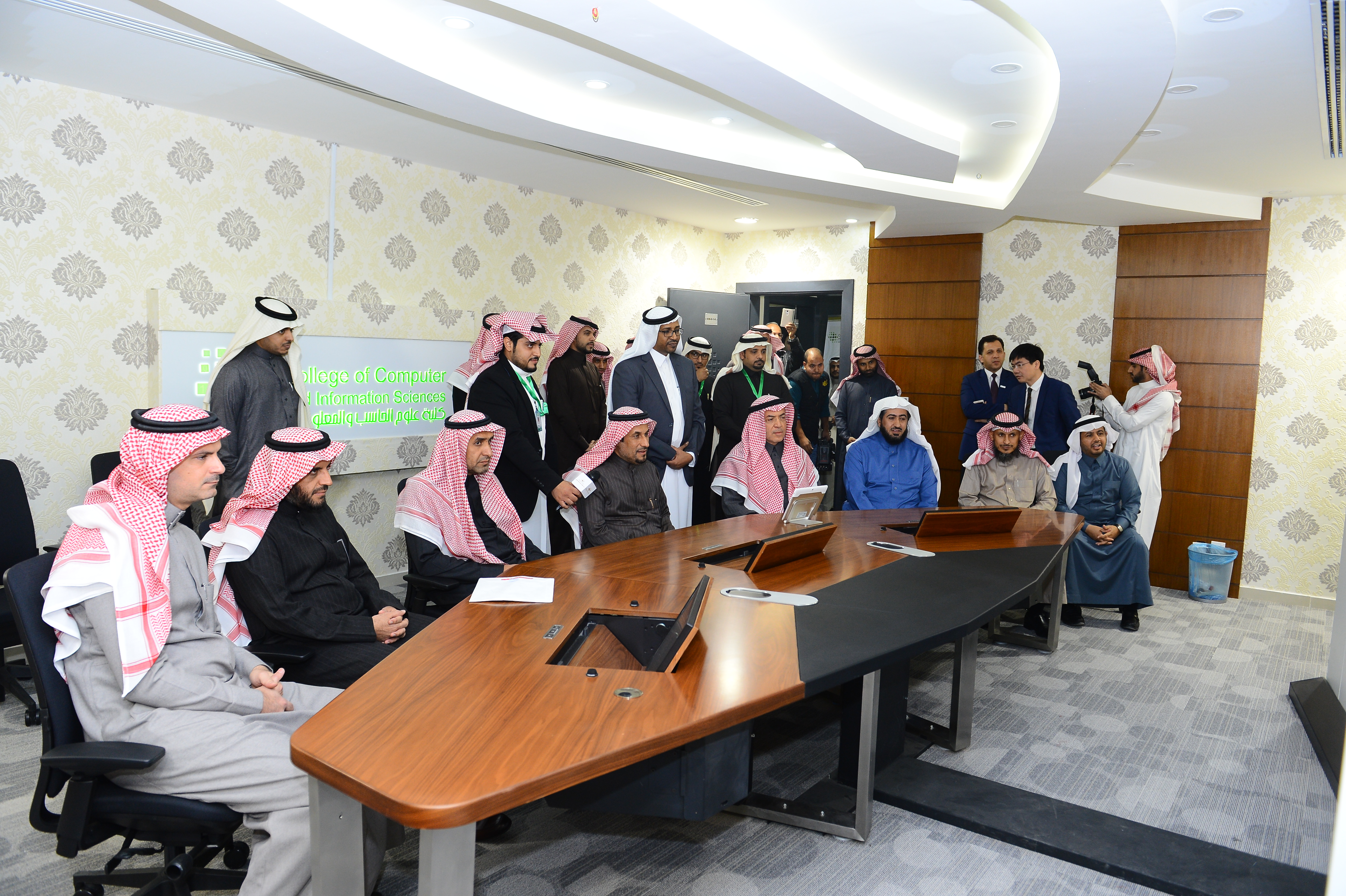 معالي مدير الجامعة يفتتح مبنى كلية علوم الحاسب والمعلومات