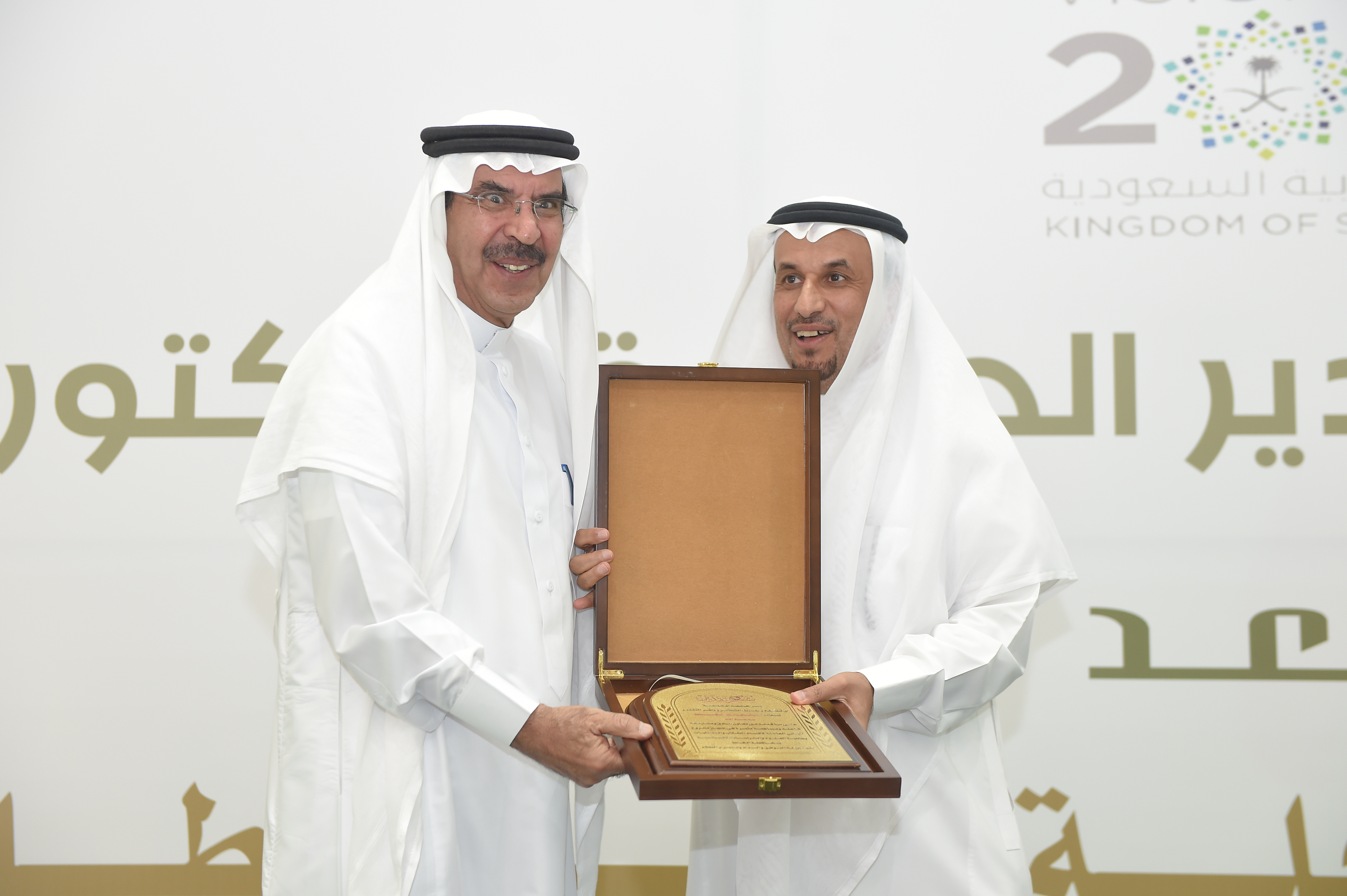 معالي مدير الجامعة يفتتح المباني العاجلة بكلية العلوم والدرا…