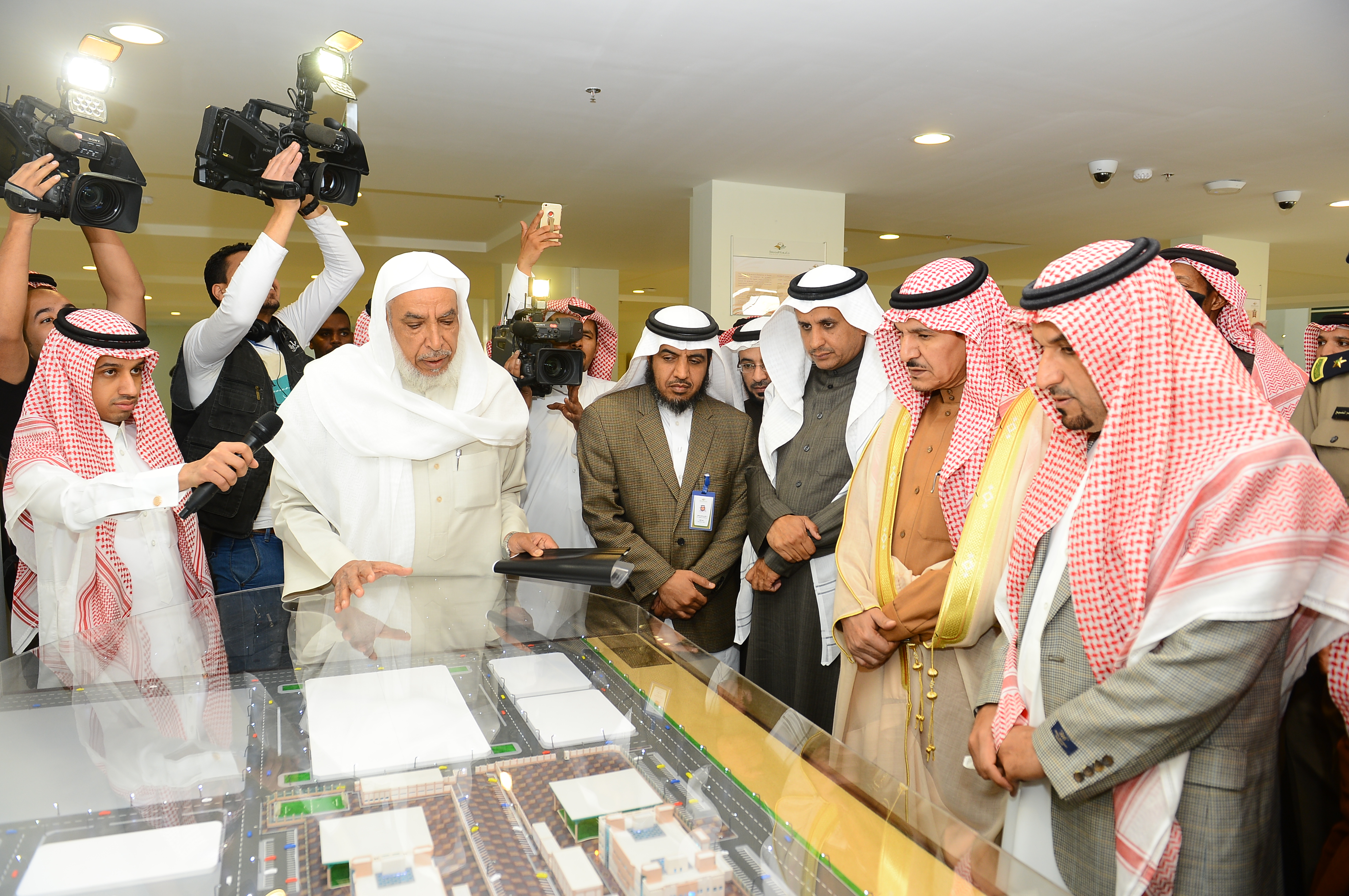معالي مدير الجامعة يفتتح المباني العاجلة بكلية العلوم والدرا…