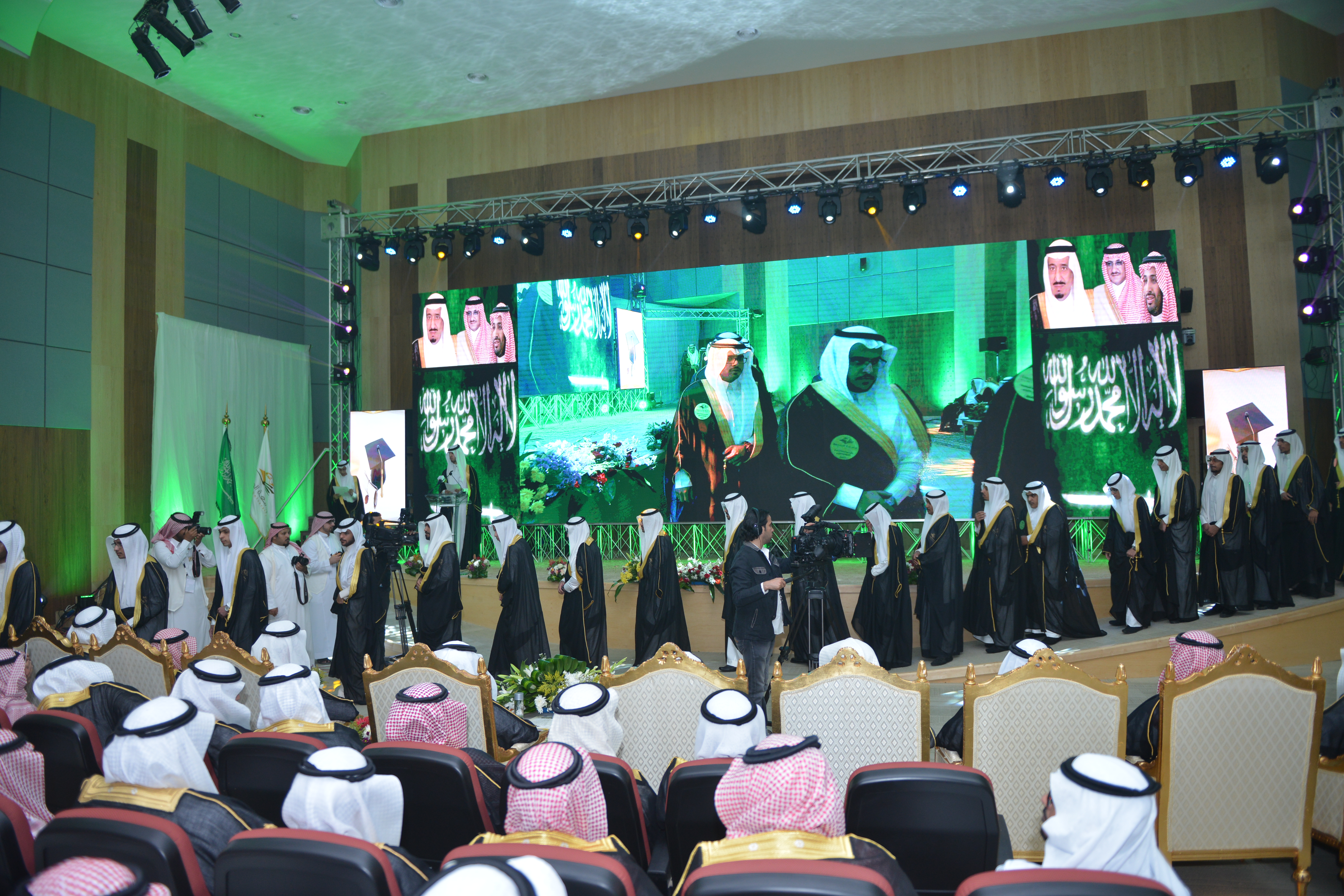 الجامعة تحتفل بتخريج الدفعة السادسة من طلابها للعام الجامعي…