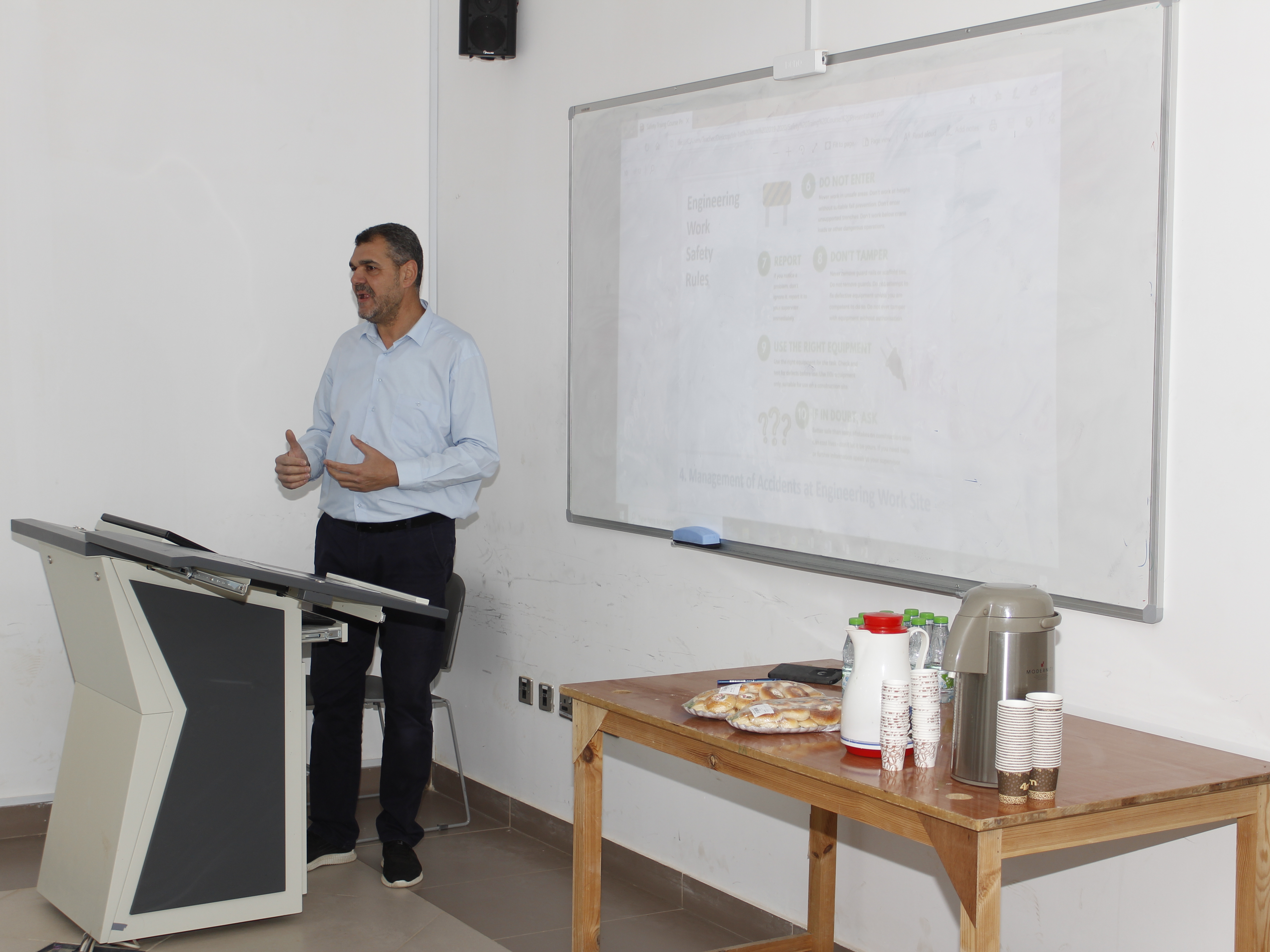 دورة تدريبية "اجراءات السلامة المهنية لطلاب التدريب الهندسي" بكلية الهندسة