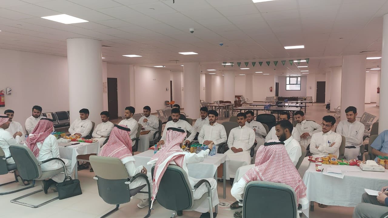 كلية الهندسة تقيم جلسات حوارية متخصصة بعنوان " فرص ريادة الأعمال في قطاع الطاقة"