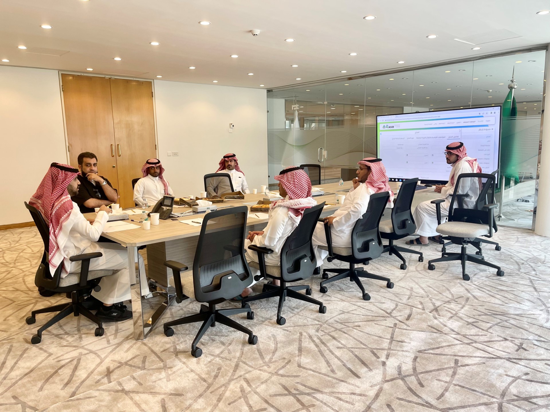 فريق من جامعة المجمعة يزور مقر الهيئة السعودية للمواصفات والمقاييس والجودة