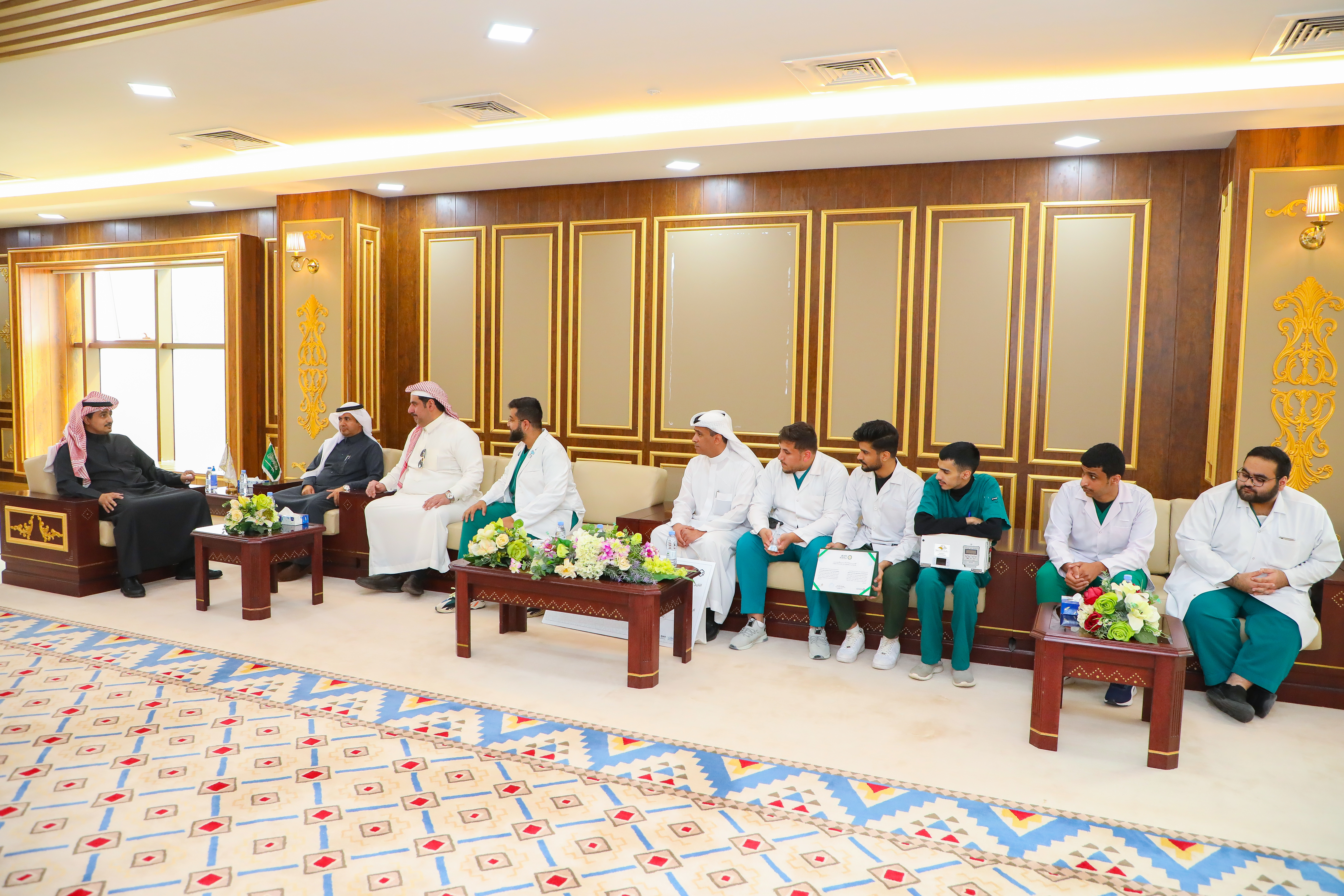  فريق بحثي من طلبة الجامعة يحقق المركز الأول في هاكثون الابتكار الصحي لجهاز تجفيف وتثبيت الشرائح الطبية المخبرية .