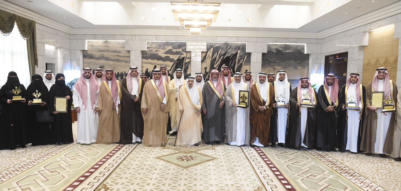 أمير منطقة الرياض يرعى حفل تسليم جائزة الجامعة لخدمة المجتمع ، ويكرم فائزيها .