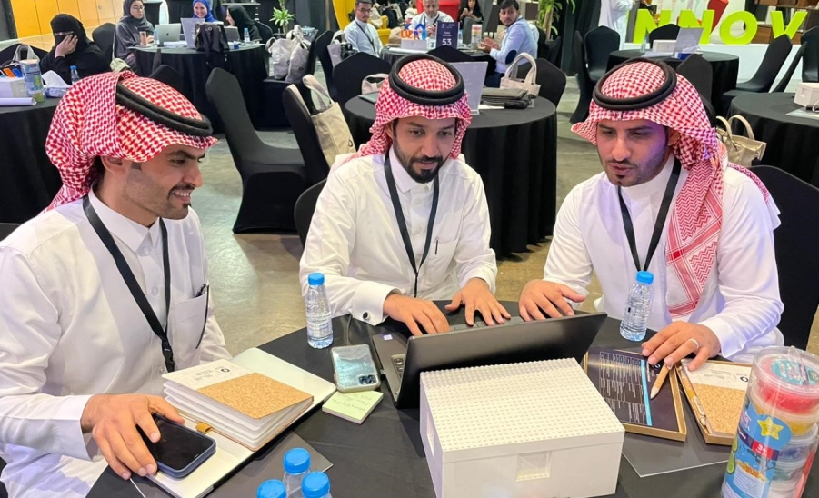 فريقان من الجامعة يشاركان في هاكاثون الريادة في الابتكار الص…