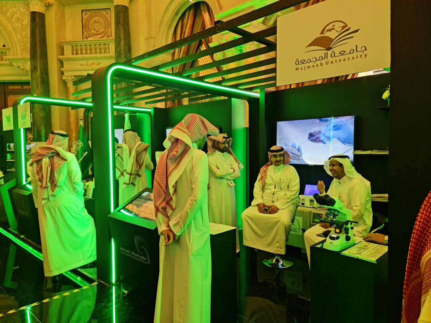 الجامعة تشارك في مؤتمر الشراكات المستدامة .
