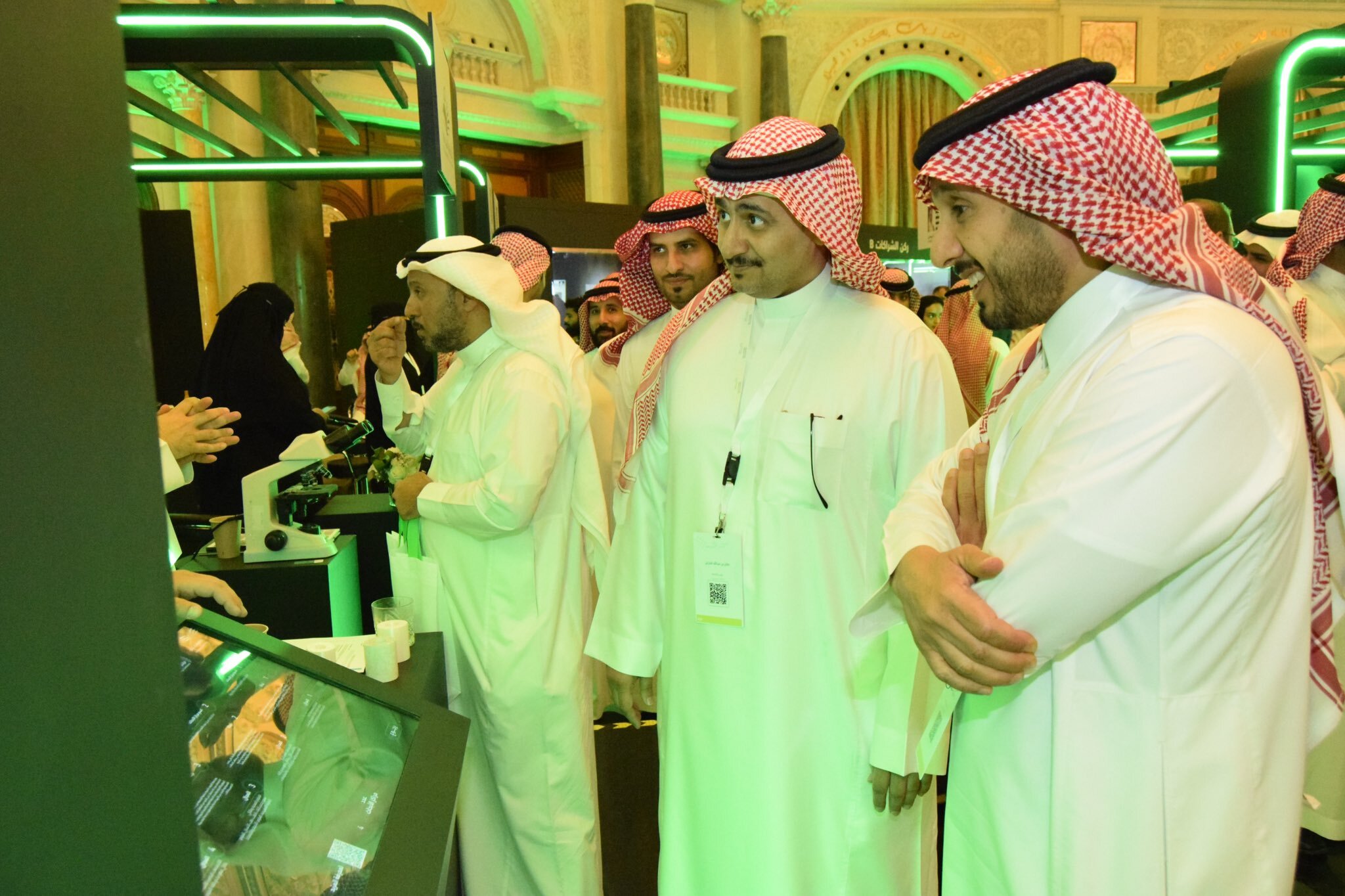 الجامعة تشارك في مؤتمر الشراكات المستدامة .