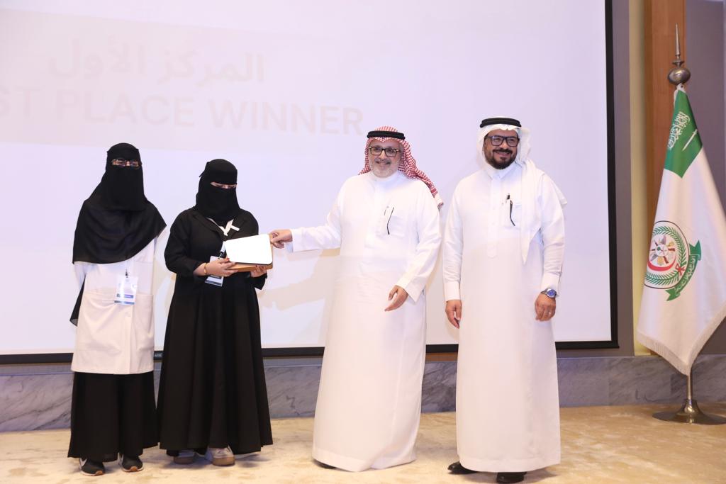 طالبات قسم العلاج الطبيعي والتأهيل الصحي بكلية العلوم الطبية التطبيقية يحققن جائزة الأداء المتميز بمسار الذكاء الاصطناعي (AI) في هاكاثون الابتكار للتحول الرقمي الصحي .