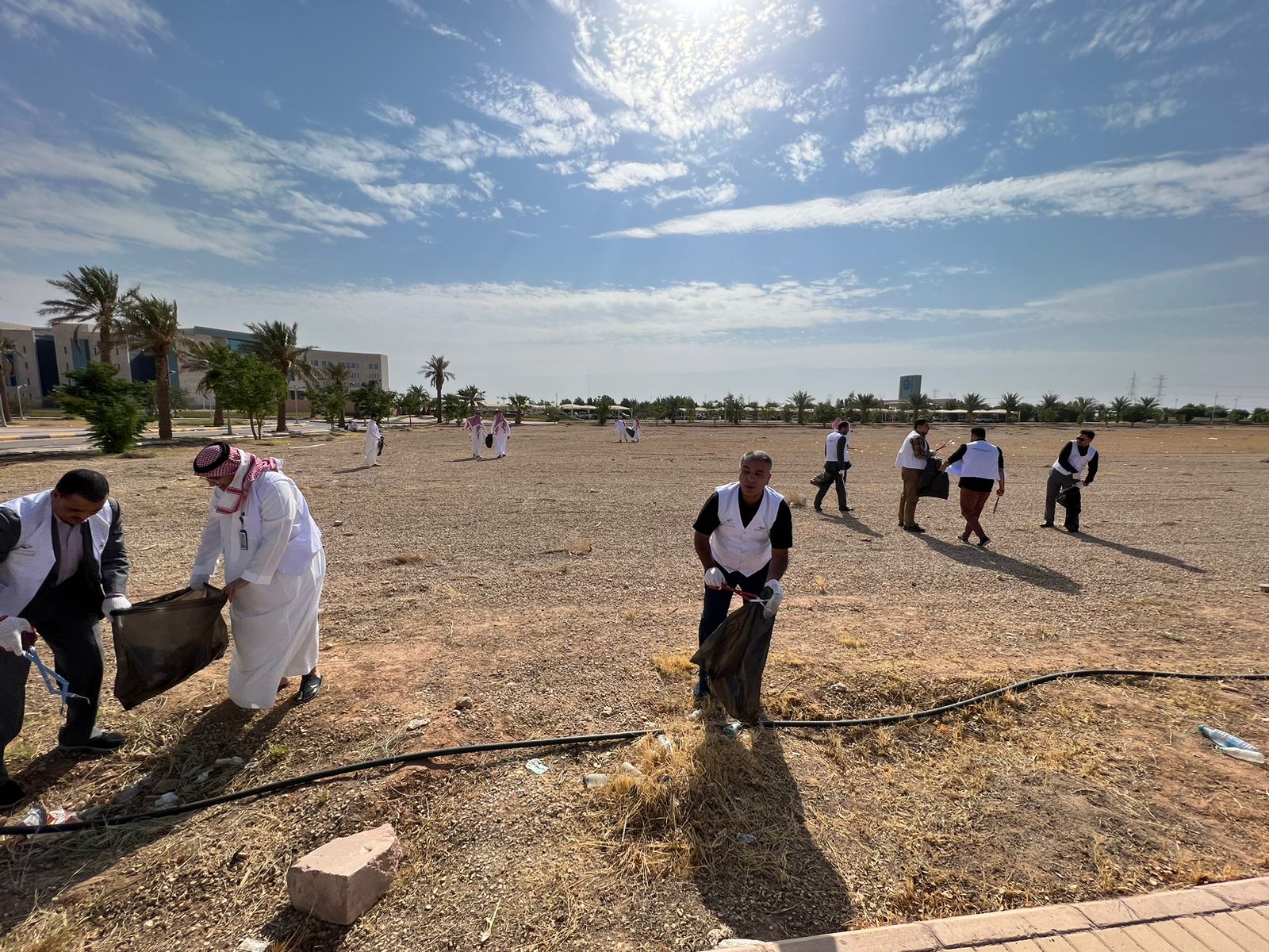 امتداداً لمراحل تنفيذ "مبادرة تحسين بيئة المدن الجامعية" : الإدارة وبالتعاون مع كلية إدارة الأعمال تُنفذ نشاط المبادرة