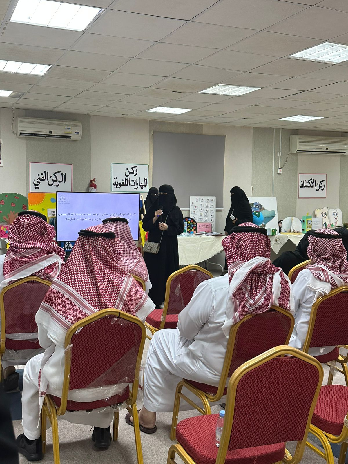 فتتاح معرض المشاريع الطلابية للتنمية المستدامة لقسمي رياض الأطفال واللغة الإنجليزية