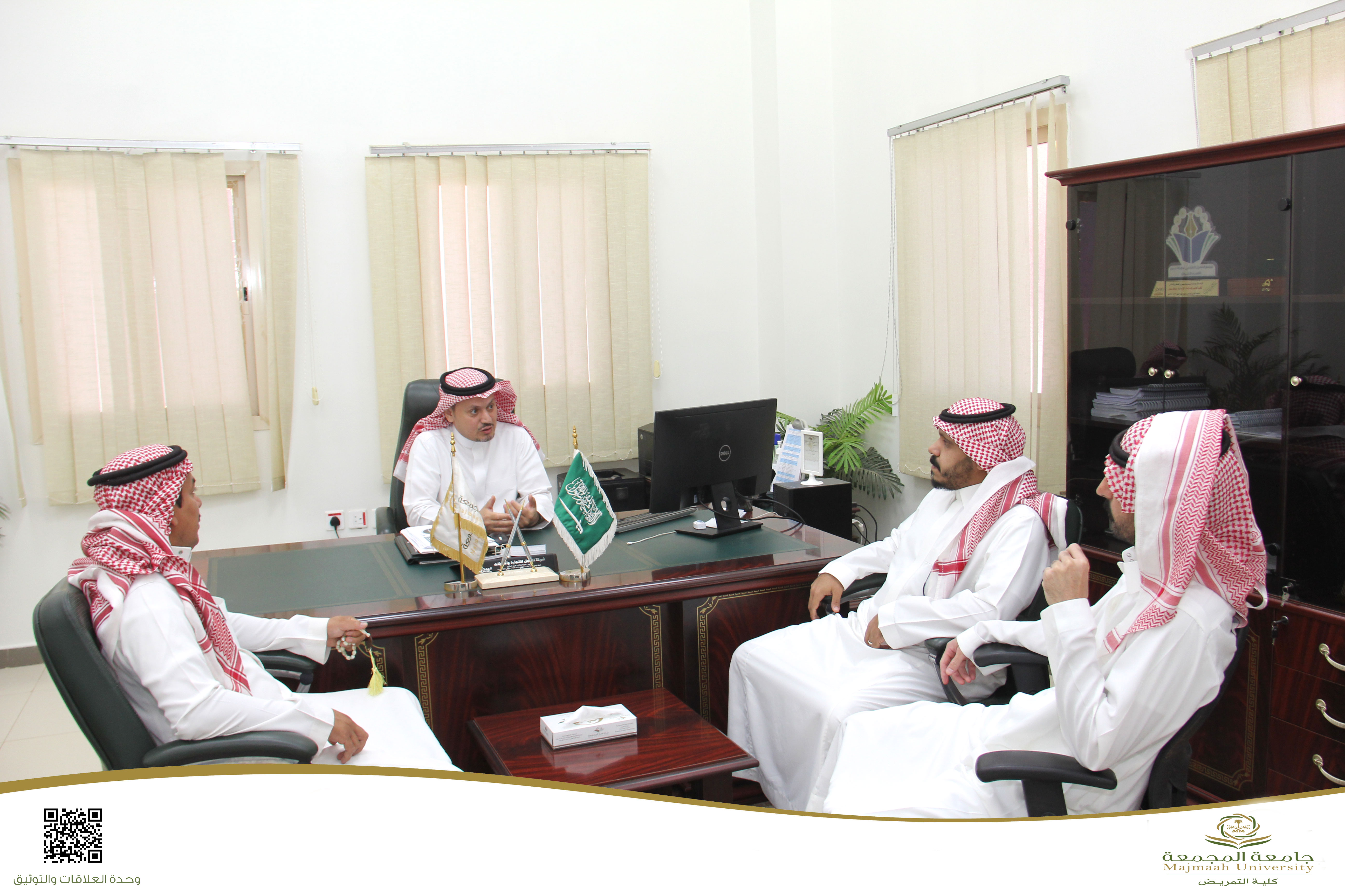 اجتماع مدير الخدمات المساندة مع وحدة التشغيل والصيانة ووحدة الأمن الجامعي بشأن الاستعدادات لبدء العام الدراسي 1446 هـ
