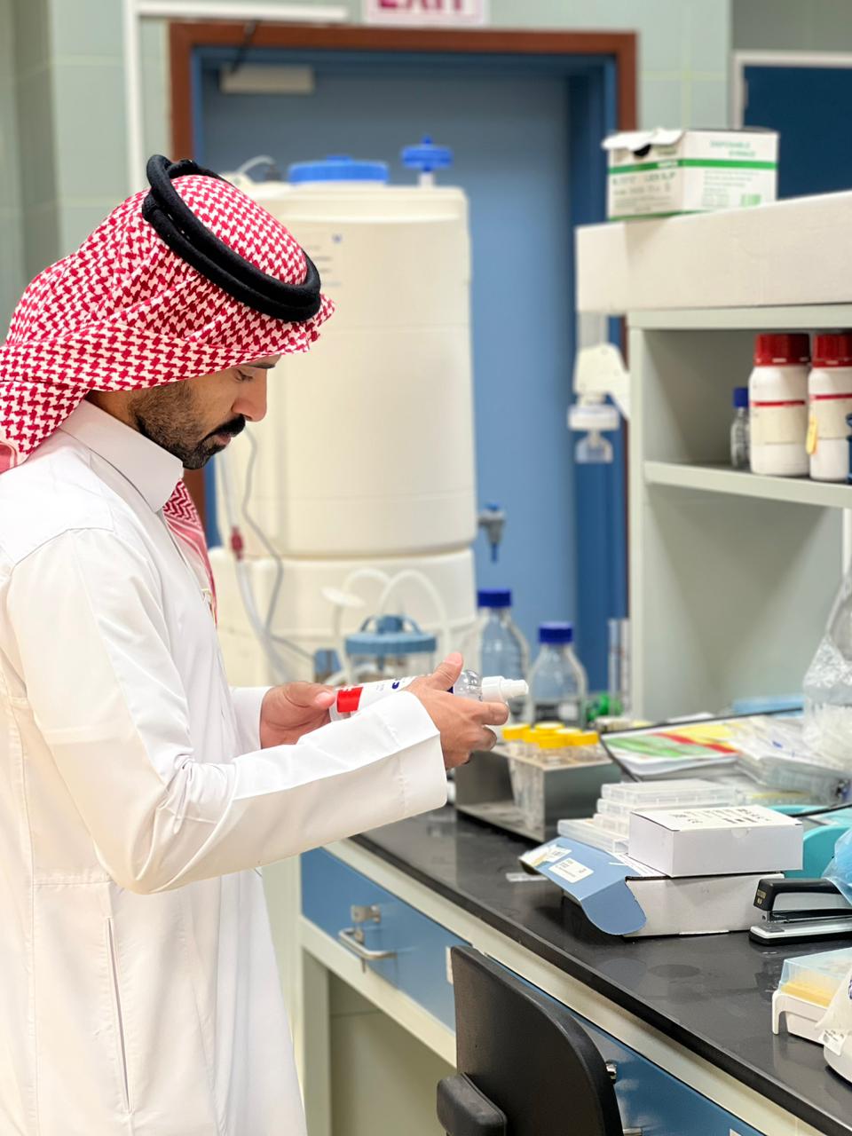 الإدارة تُنفذ جولات ميدانية لمتابعة اشتراطات السلامة و الصحة المهنية و البيئة بمقرات الجامعة