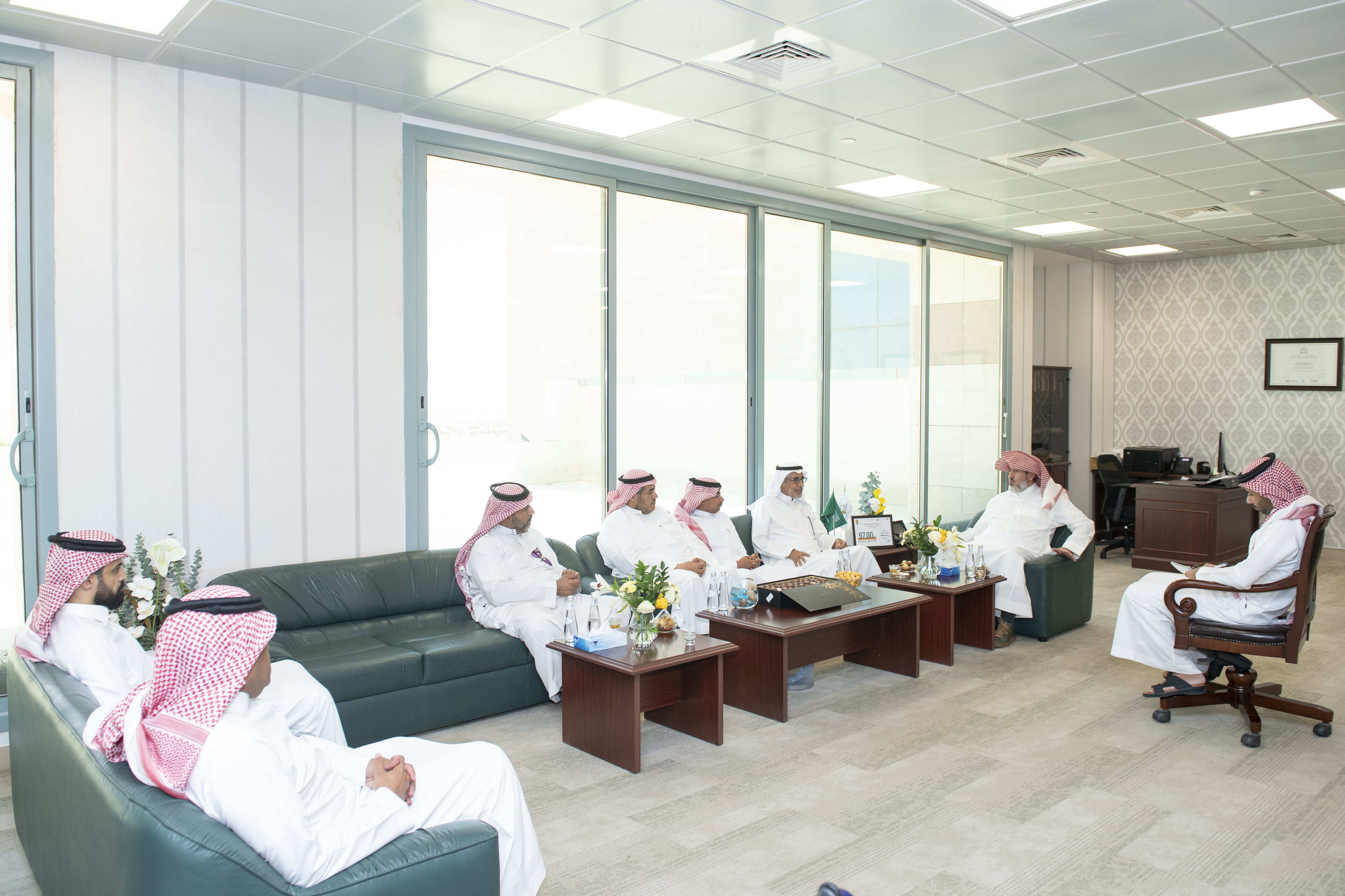 وكيل الجامعة للتنمية والاستثمار يدشن مبادرة الكراسي الكهربائية المساعدة لذوي الإعاقة الحركية