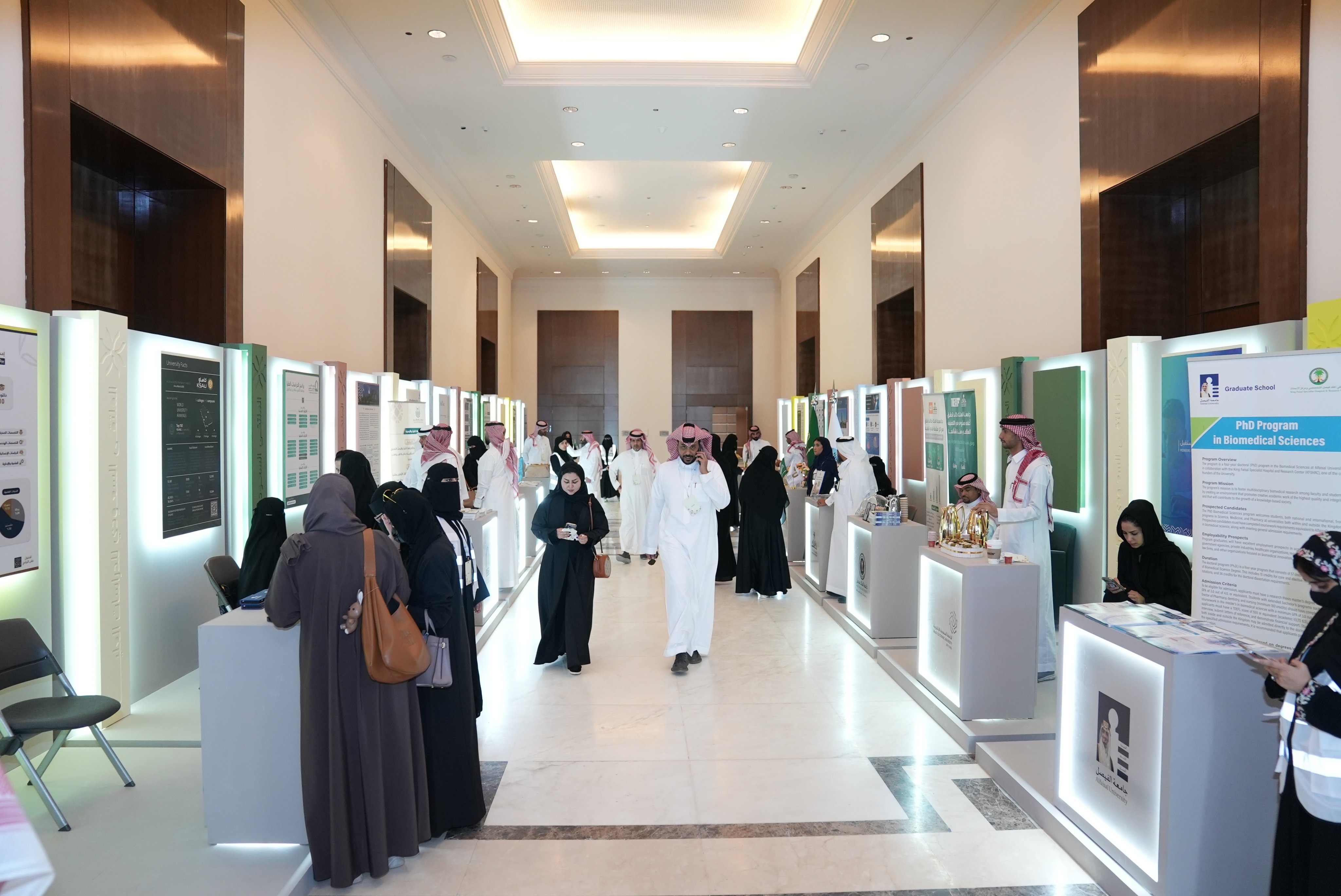 الجامعة تشارك في الملتقى السعودي الأول للدراسات العليا…