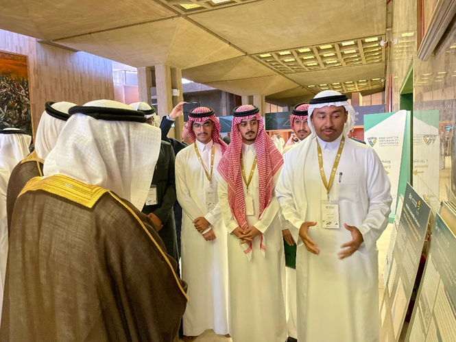 طلاب كلية الهندسة يشاركون بورقة علمية في مؤتمر سلامة واستدامة الطرق