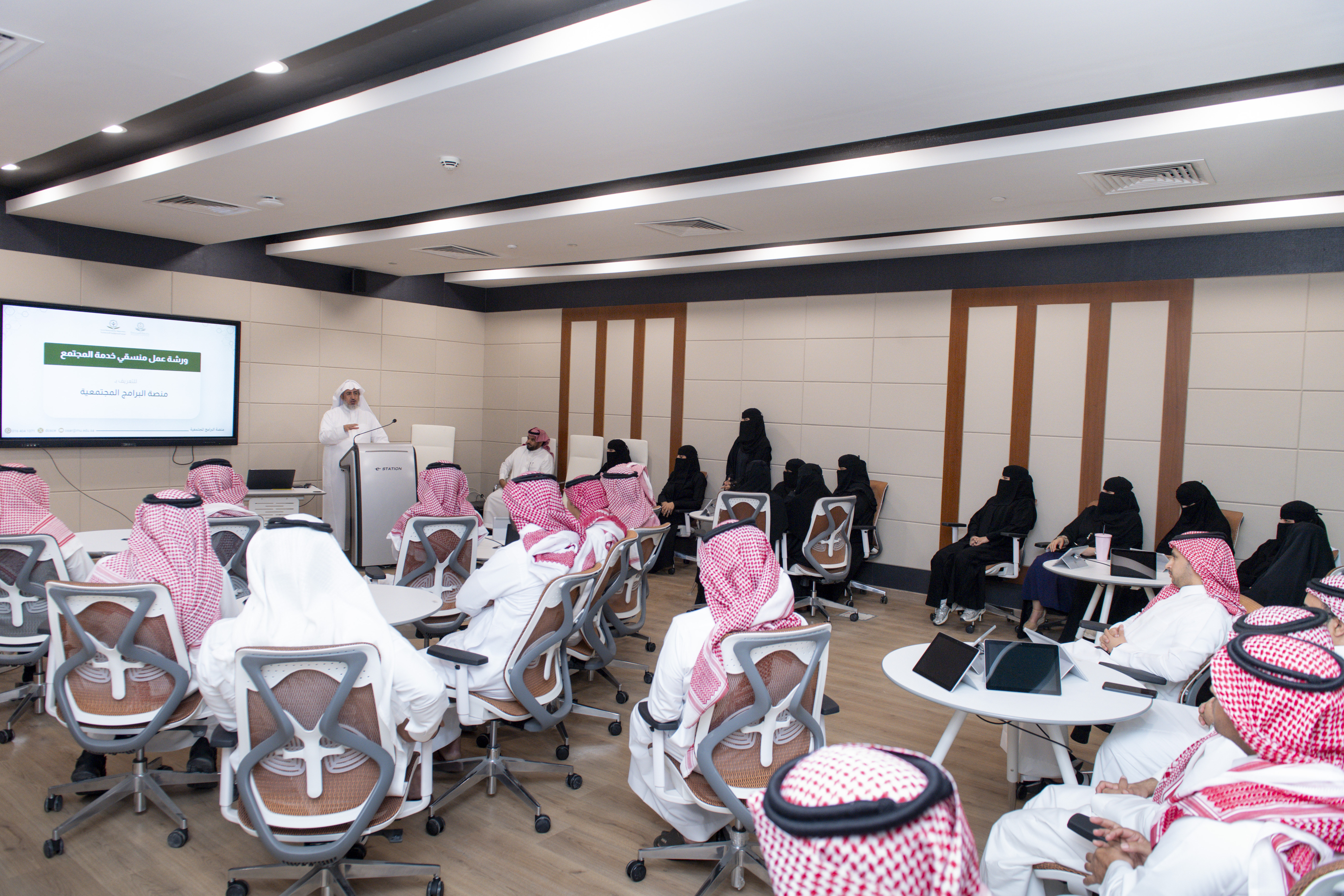 برعاية وكيل الجامعة للتنمية والاستثمار إدارة خدمة المجتمع بمرصد المسؤولية الاجتماعية تدشن منصة المبادرات المجتمعية (مجتمعي)