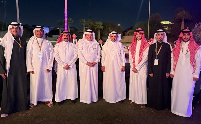 طلاب كلية الهندسة يشاركون بورقة علمية في مؤتمر سلامة واستدامة الطرق