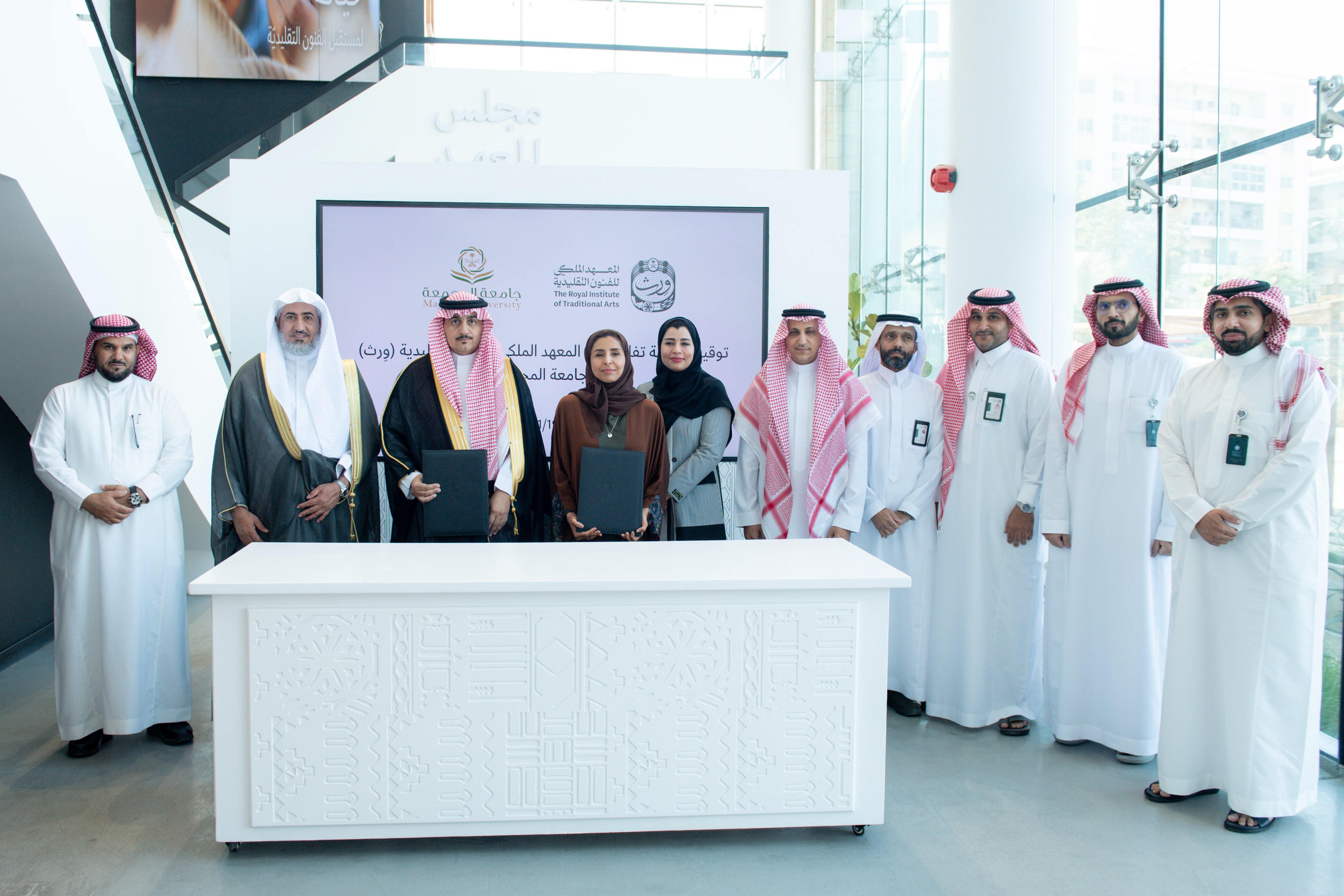 وقّعت الجامعة مع المعهد الملكي للفنون التقليدية " ورث " مذكرة تفاهم؛ للتعاون في المجالات ذات الاهتمام المُشترك.