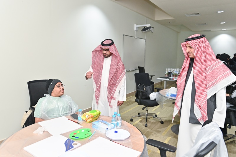 عمداء كلية التربية وشؤون الطلاب خلال الورشة