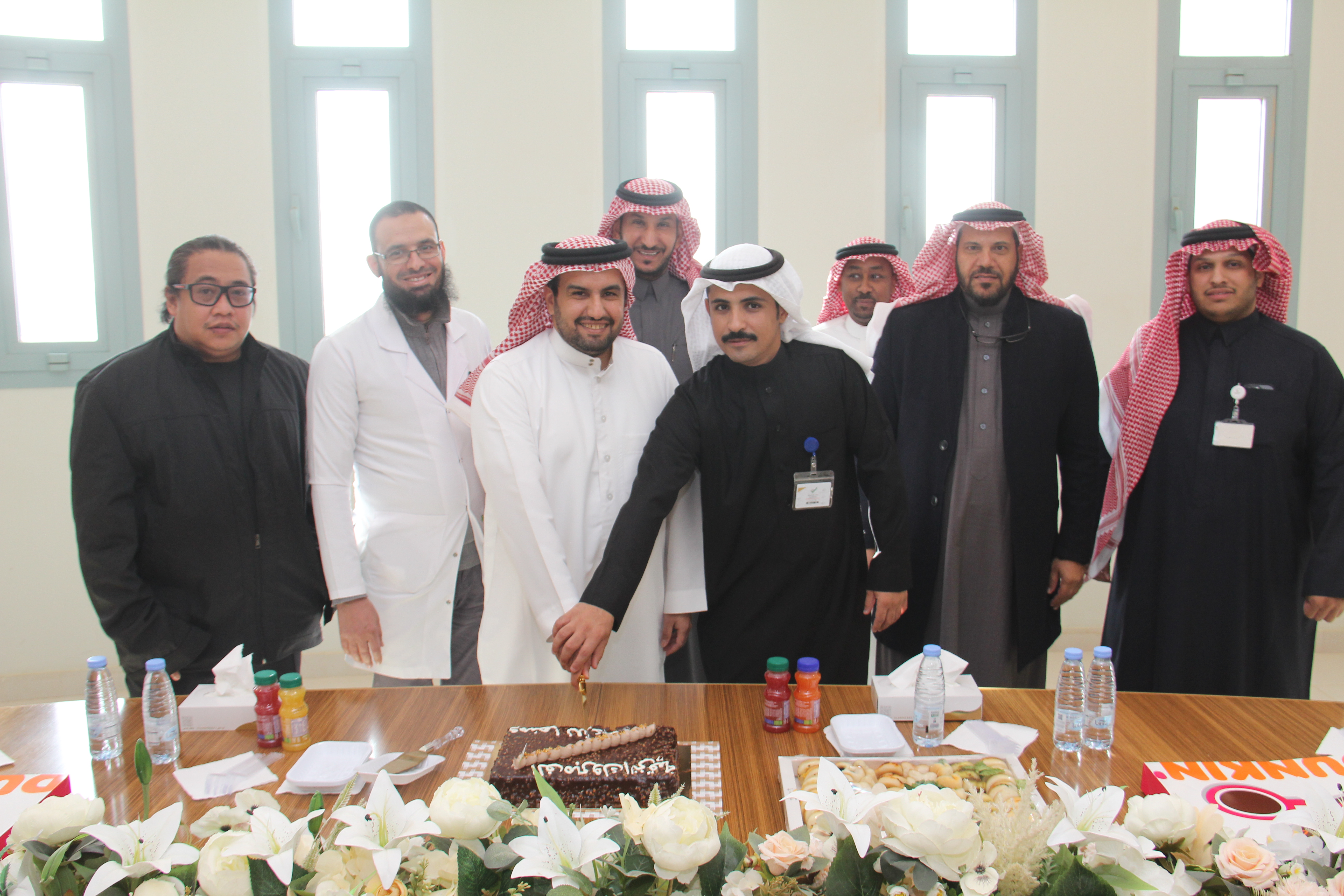 عميد ومنسوبي كلية التمريض يهنئون الدكتور جازي العتيبي بمناسبة ترقيته إلى رتبة أستاذ في قسم الإدارة في التمريض