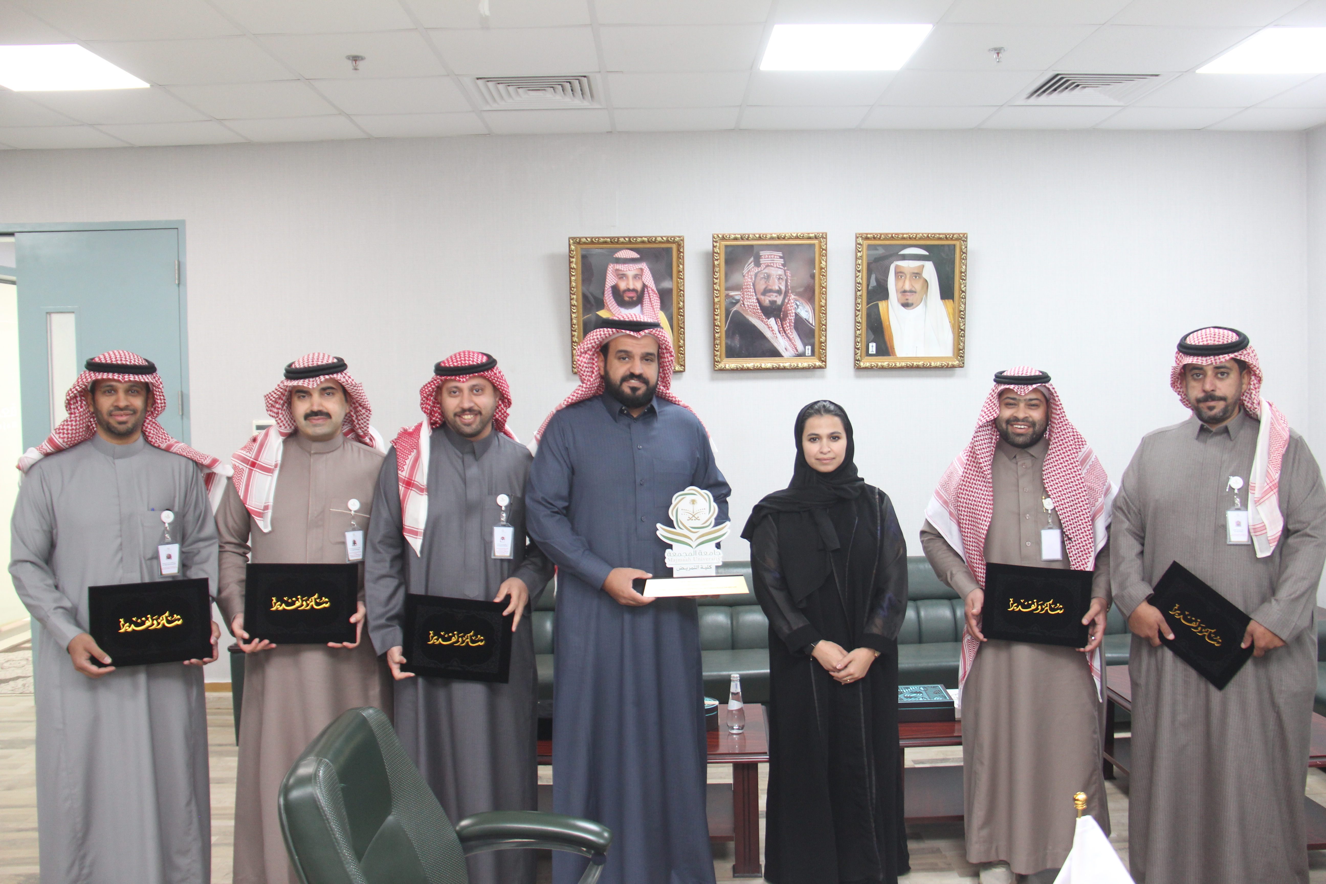 عميد كلية التمريض تكرم موظفي وكالة الكلية للشؤون التعليمية والتطوير
