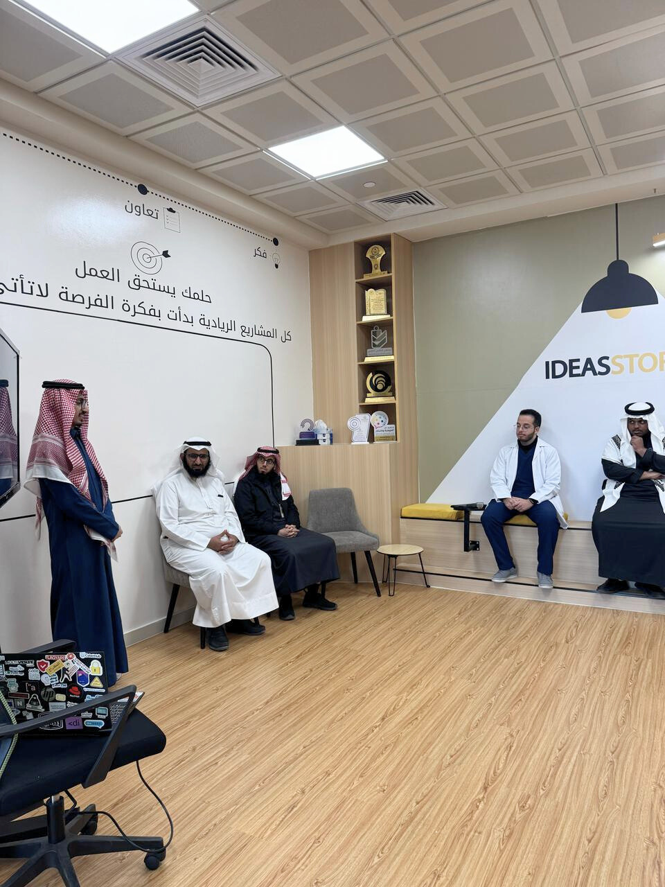 مركز الابتكار يستقبل وفد كلية الطب لتعزيز الابتكار وريادة الأعمال في المجال الصحي