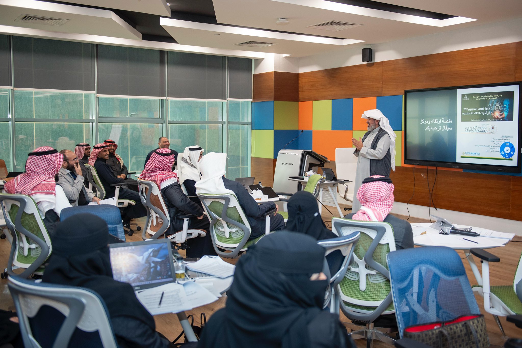 وكيل جامعة المجمعة للتنمية والاستثمار يدشّن الدورة الاحترافية "صناعة المدرب المحترف باستخدام أدوات الذكاء الاصطناعي TOT
