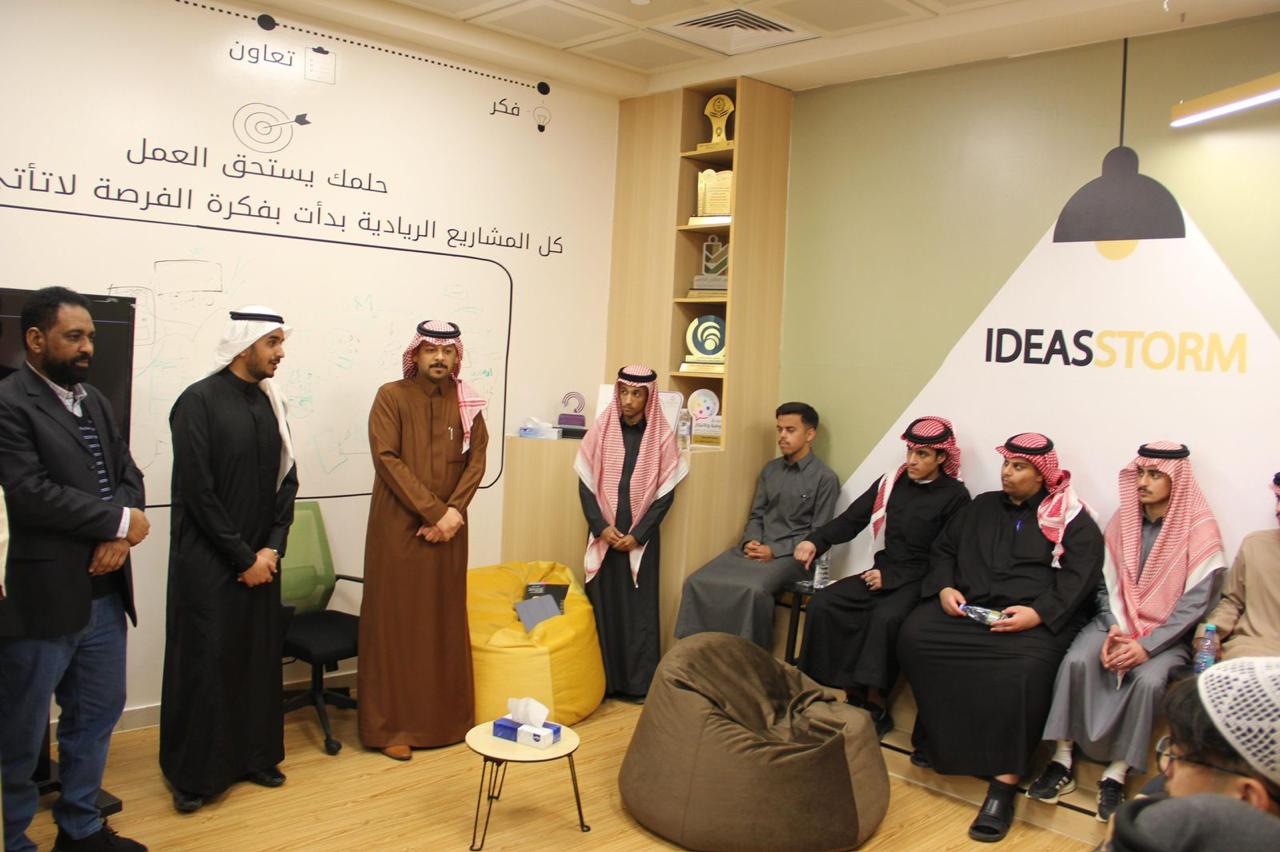 مركز الابتكار وريادة الأعمال يستقبل منسوبي الكلية التطبيقية 