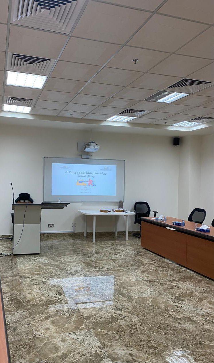 السلامة تُنفذ دورة تدريبية لكيفية التعامل مع وسائل السلامة و طرق الإخلاء