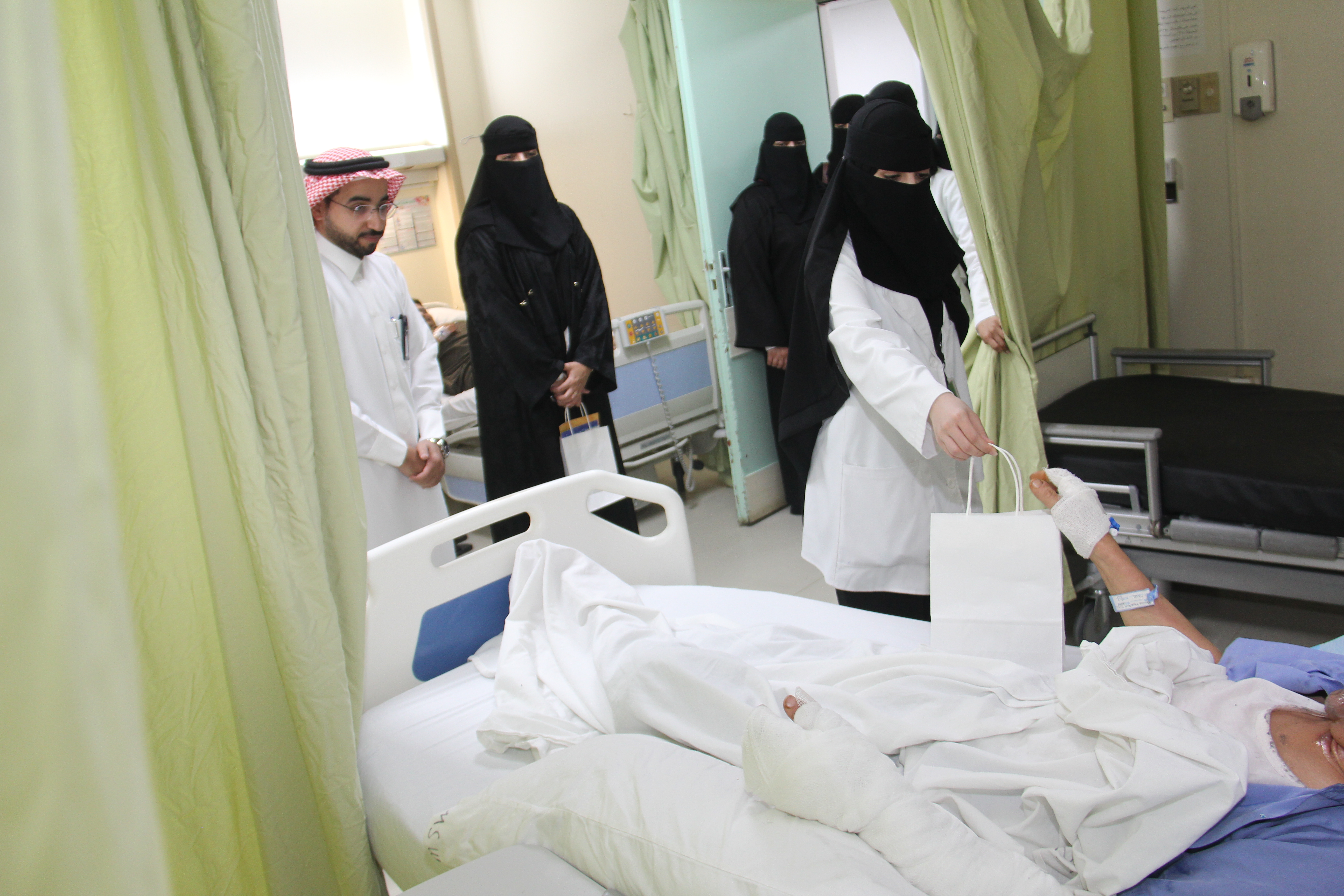 كلية التمريض تنظم مبادرة مجتمعية بمناسبة عيد الفطر المبارك