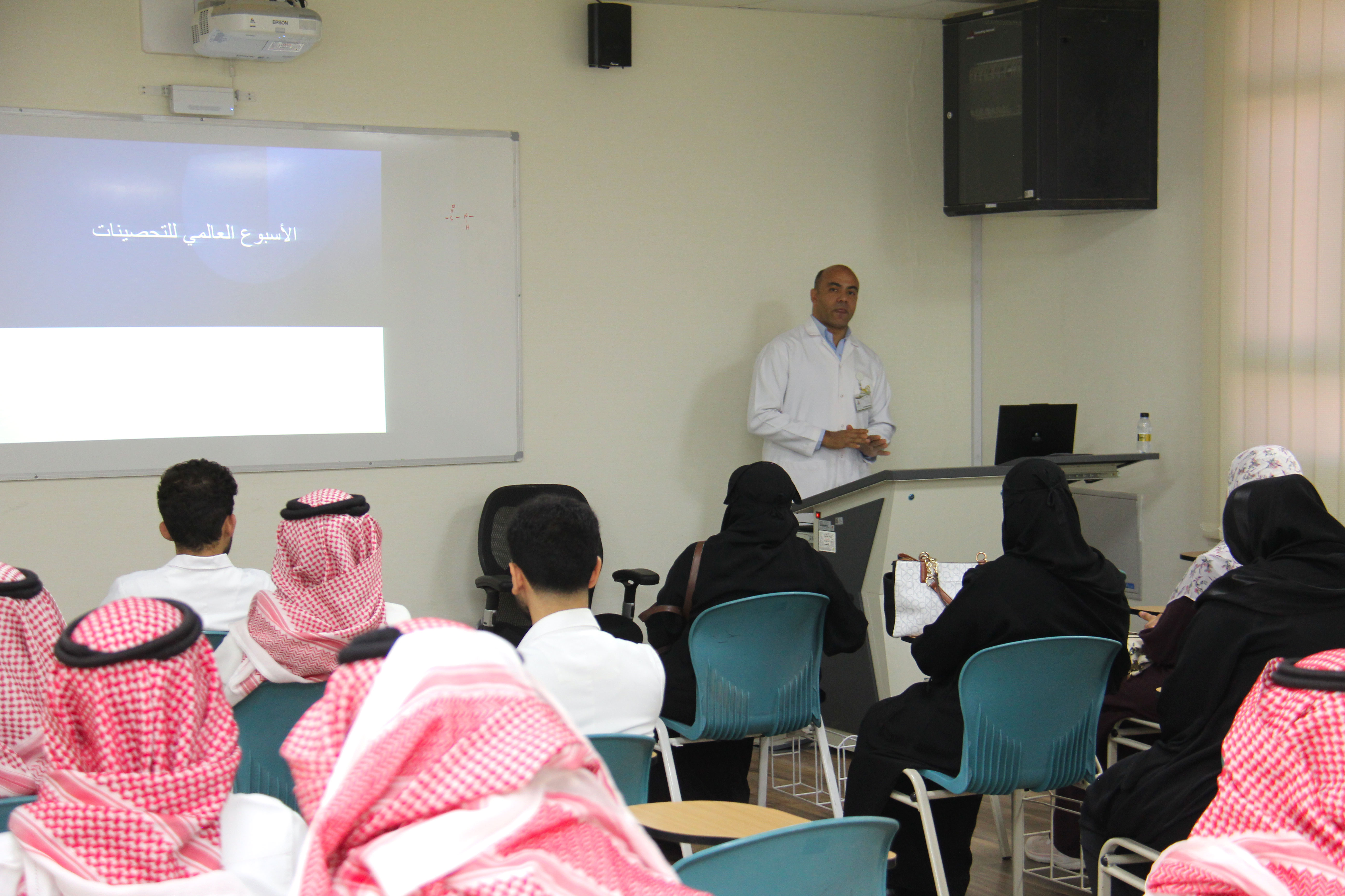 الإدارة العامة للصحة المهنية والبيئة تنظم ندوة صحية توعوية بكلية التمريض