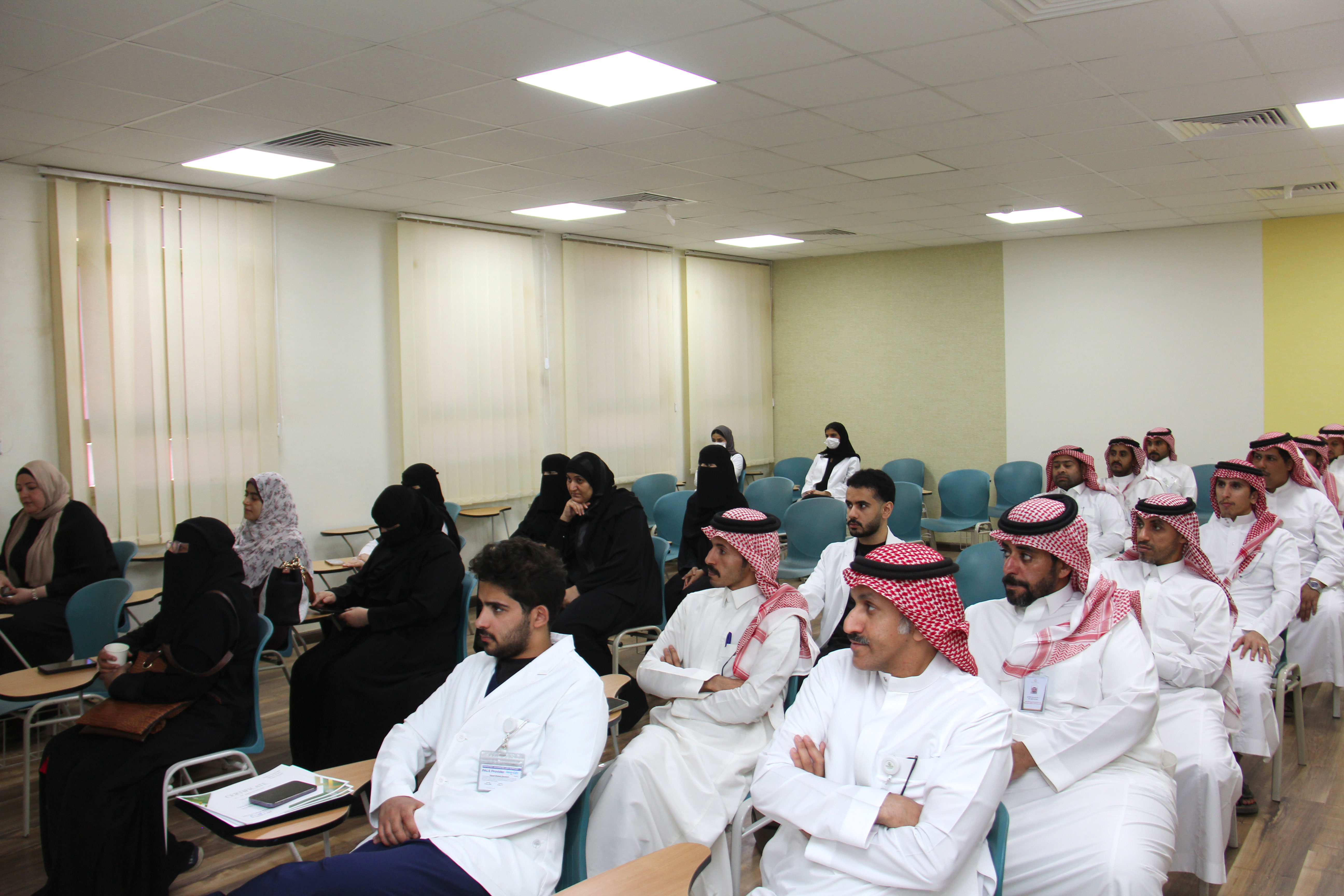 الإدارة العامة للصحة المهنية والبيئة تنظم ندوة صحية توعوية بكلية التمريض