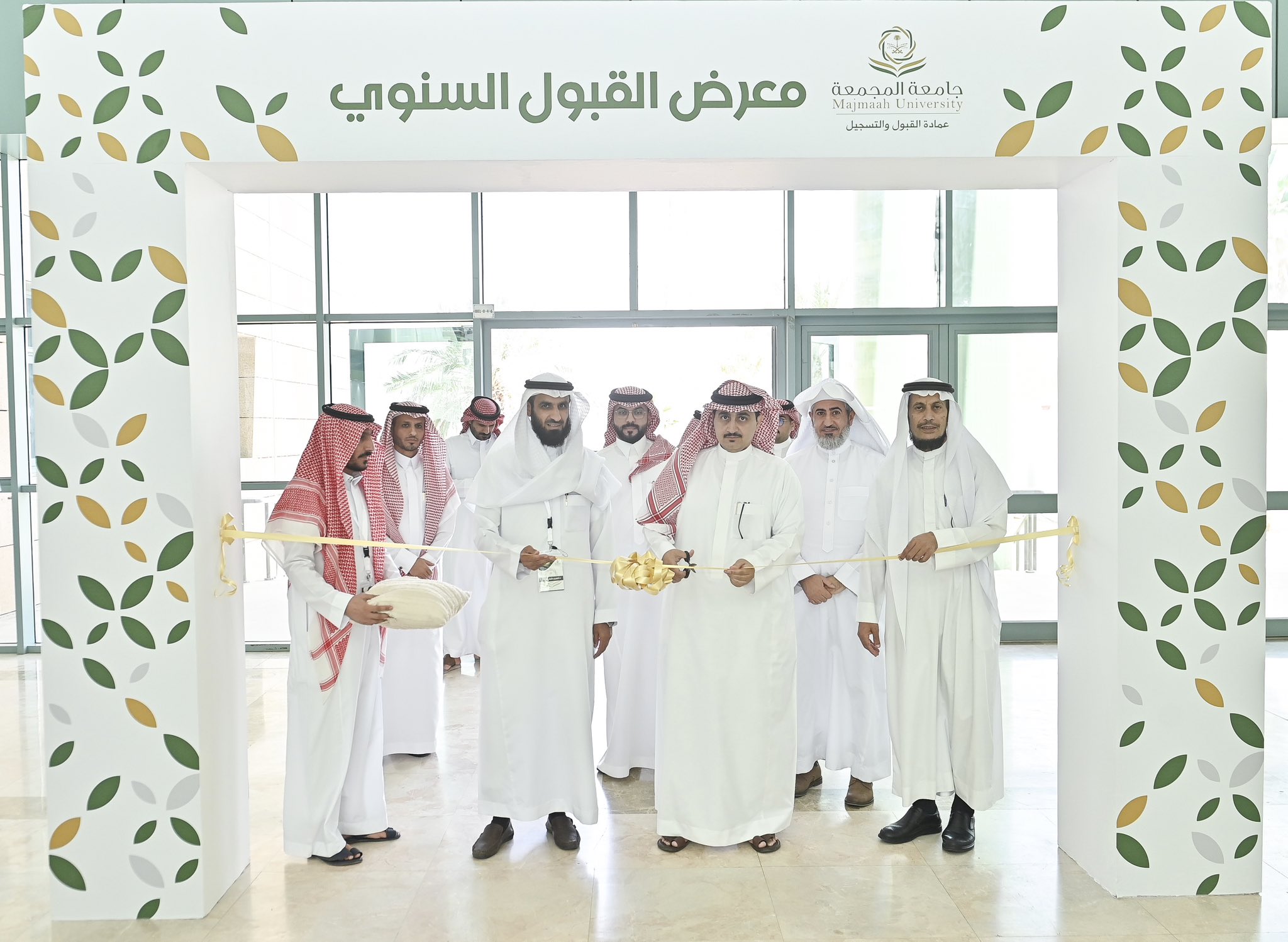 رئيس الجامعة أ.د. صالح بن عبدالله المزعل يفتتح معرض القبول ا…