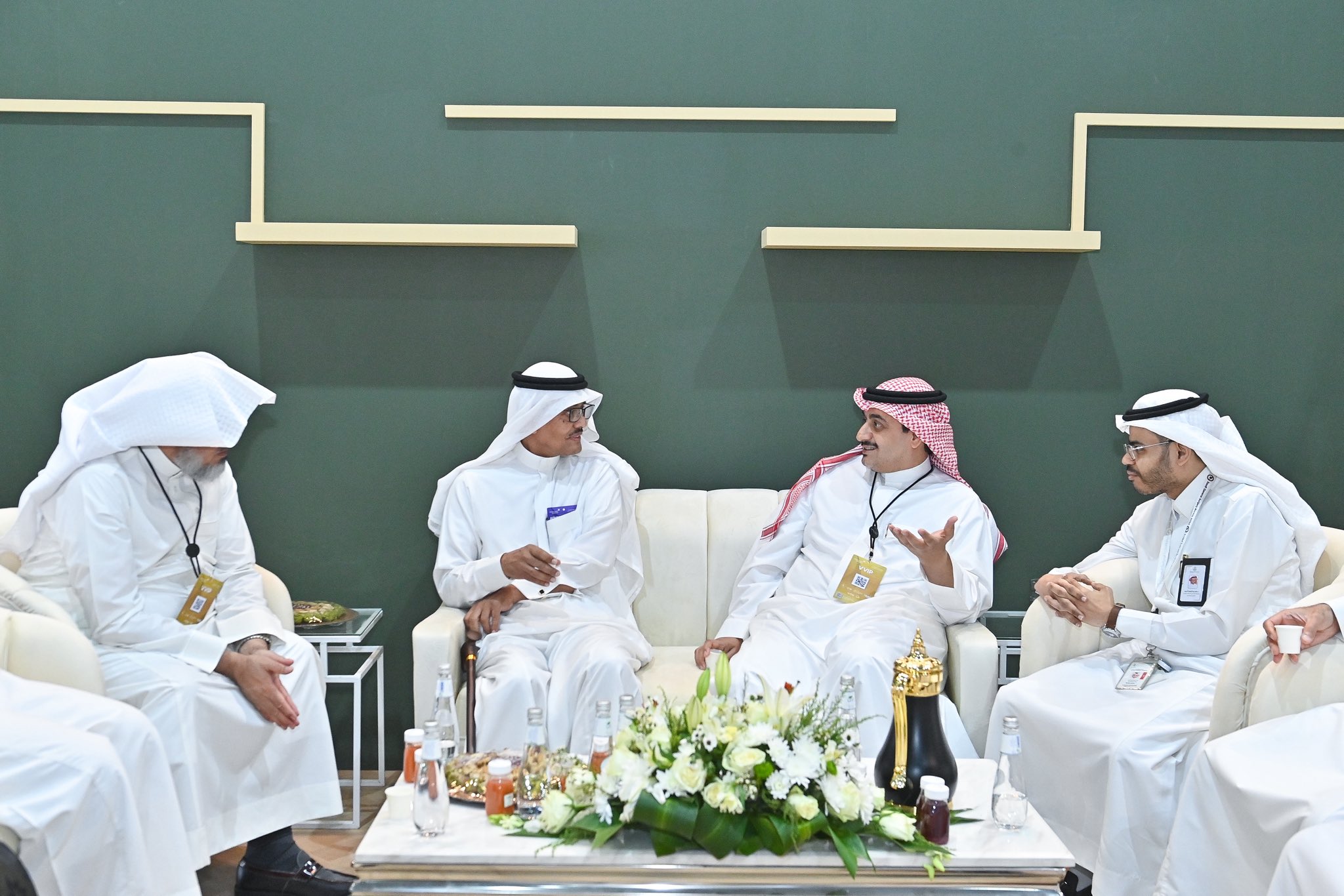 رئيس جامعةالمجمعة يتفقد جناح الجامعة المشارك في معرض الصحة ا…