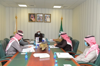 لجنة التنظيم والتطوير الإداري تناقش عدداً من المبادرات التطويرية