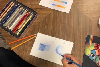 دورة تدريبية في أساسيات الرسم باستخدام الألوان الخشبية