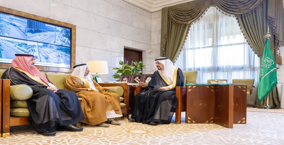 RIYADH GOVERNOR HONORS WINNERS OF MU COMMUNITY SERVICE AWARD