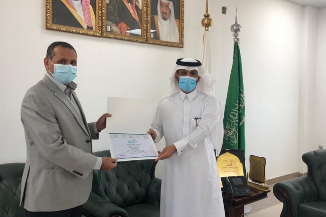 سعادة عميد كلية الهندسة يكرم اعضاء هيئة التدريس