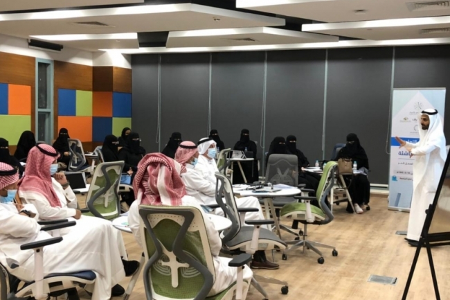 رئيس الجامعة يفتتح البرنامج التعليمي لمبادرة حاضنة الرياض للأعمال