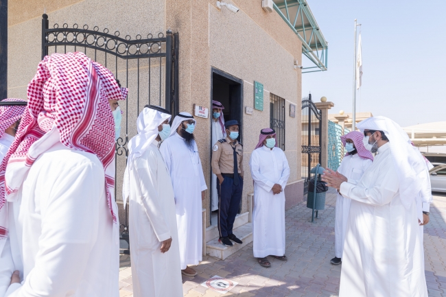 وكيل الجامعة يتفقد كلية العلوم والدراسات الإنسانية بحوطة سدير