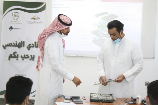 دورة تدريبية طلابية بكلية الهندسة بعنوان "صيانة أجهزة البلايستيشن"