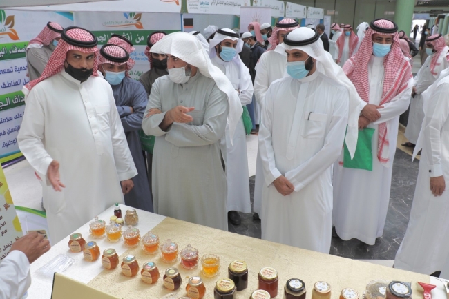  وكيل الجامعة يرعى فعاليات يوم التطوع السعودي والعالمي بكلية التربية بالزلفي