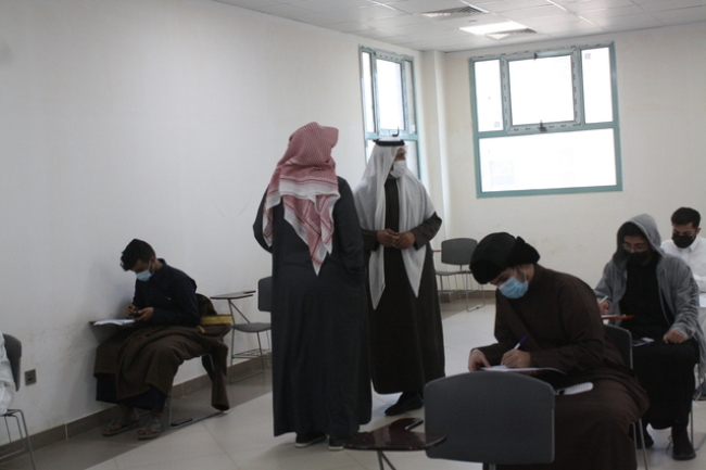 وكيل الجامعة للشؤون التعليمية يتفقد سير الاختبارات النهائية بكلية الهندسة