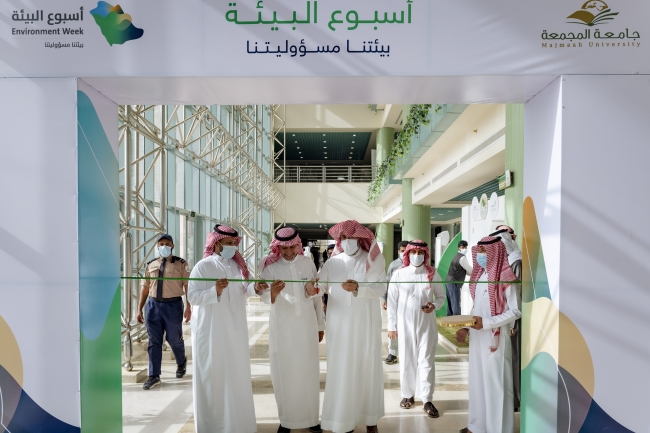  وكيل الجامعة يدشن فعاليات أسبوع البيئة بالجامعة