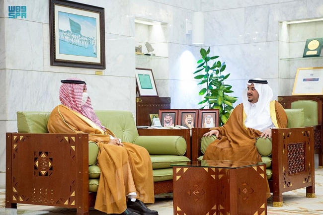 نائب أمير منطقة الرياض صاحب السمو الملكي الأمير محمد بن عبدالرحمن بن عبدالعزيز آل سعود يستقبل رئيس الجامعة