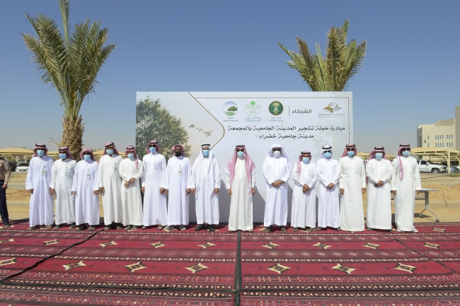 الجامعة تطلق مبادرة حملة تشجير المدينة الجامعية تحت مسمى ( مدينة جامعية خضراء ) .